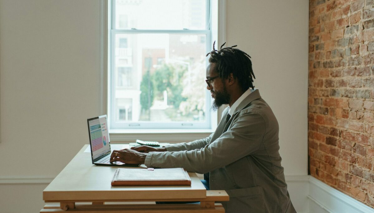 windows-241bwQl2uWE-unsplash