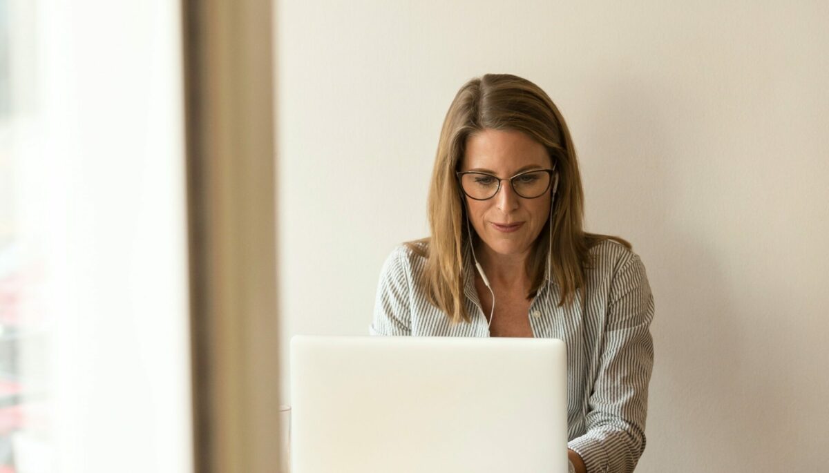 linkedin-sales-solutions-wS73LE0GnKs-unsplash